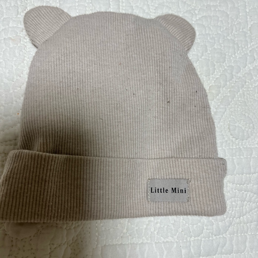 - ZARA BABY HAT Size1-6M